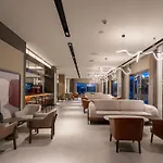 Breeze - Ultra Hotel