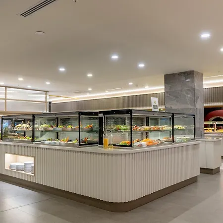 Ξενοδοχείο Breeze 5*
