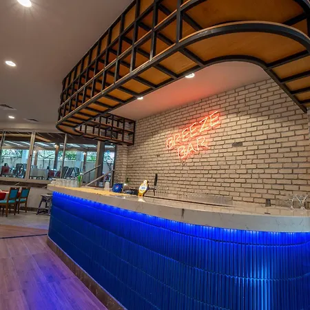 Breeze Szálloda Side